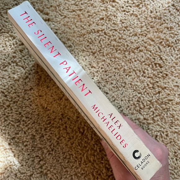 NYT Bestseller The Silent Patient by Alex Michaelides - Picture 3 of 4